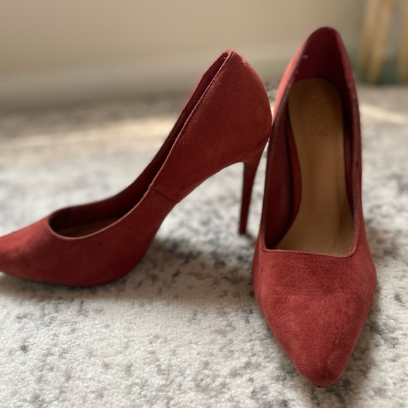 Red Heels - Picture 2 of 4